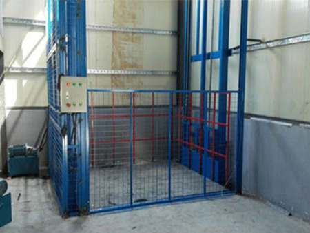 裝卸(xie)車平台