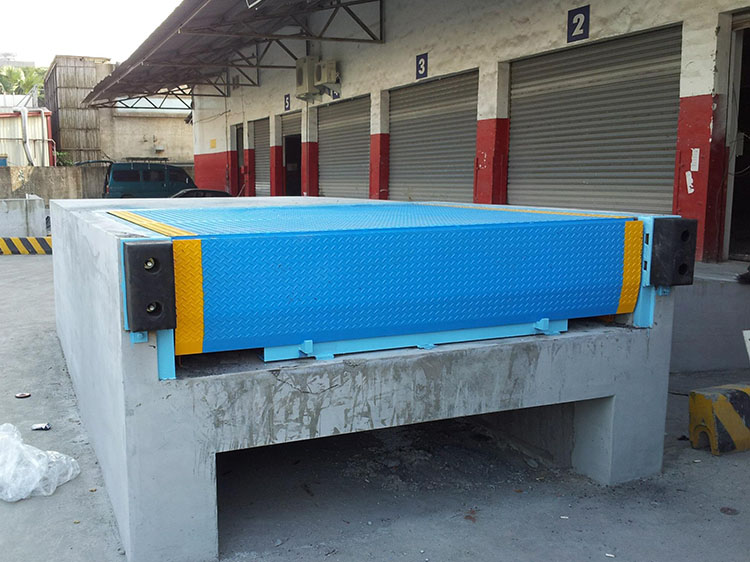 移(yi)動式登車(che)橋多少錢(qian)