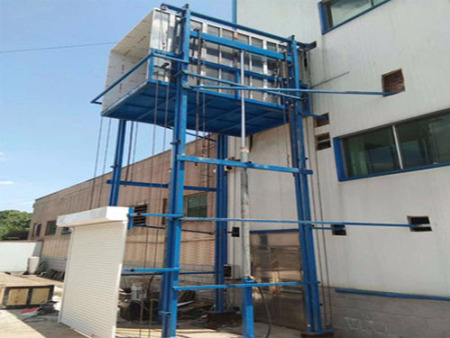 導(dao)軌式(shi)升降(jiang)貨梯(ti)應用(yong)範圍(wei)及工(gong)作原(yuan)理